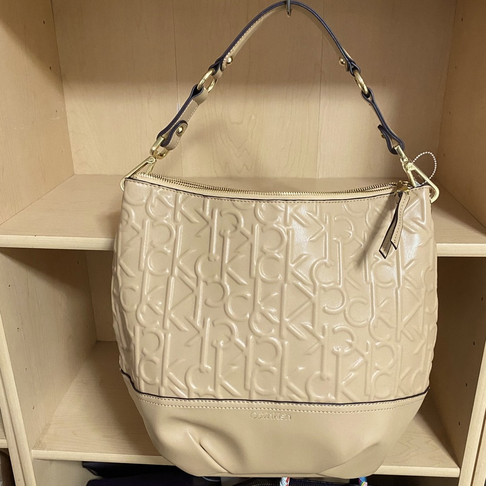 A nice CK Tote bag in beige color with logo print
